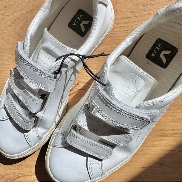 Veja White and Cream Women's Sneakers - Picture 6 of 11